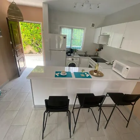 Seaside Maisonette 200m From Sea Casa vacanze