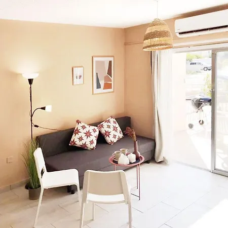 Seaside Maisonette 200m From Sea *